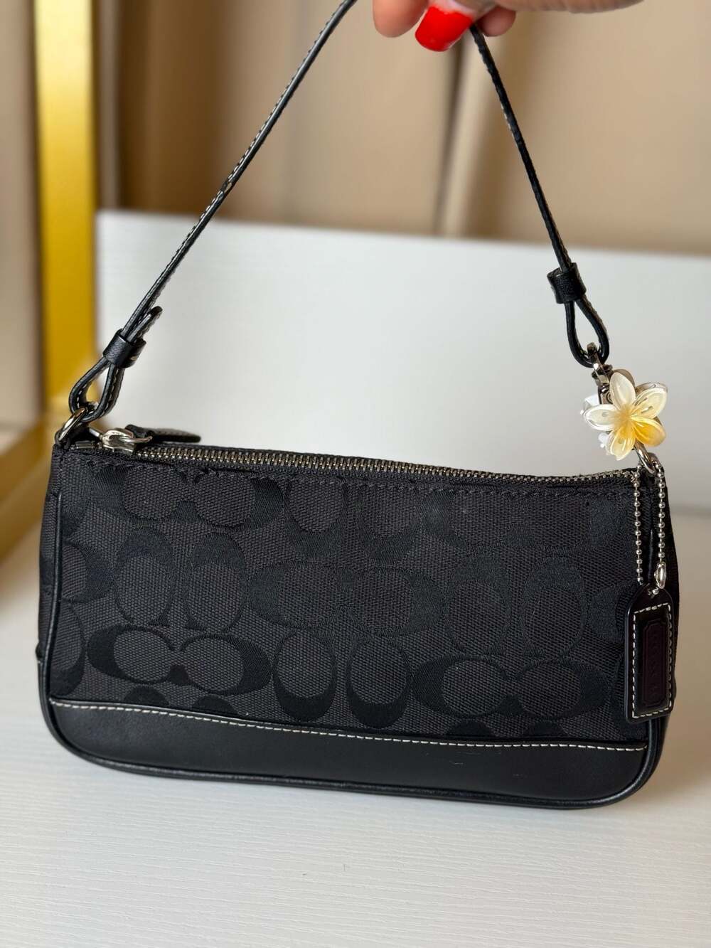 Black vintage Coach shoulder bag Like new